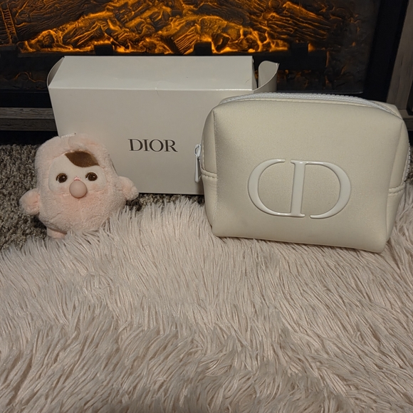 DIOR Beauty White Cosmetics Pouch - Picture 1 of 8